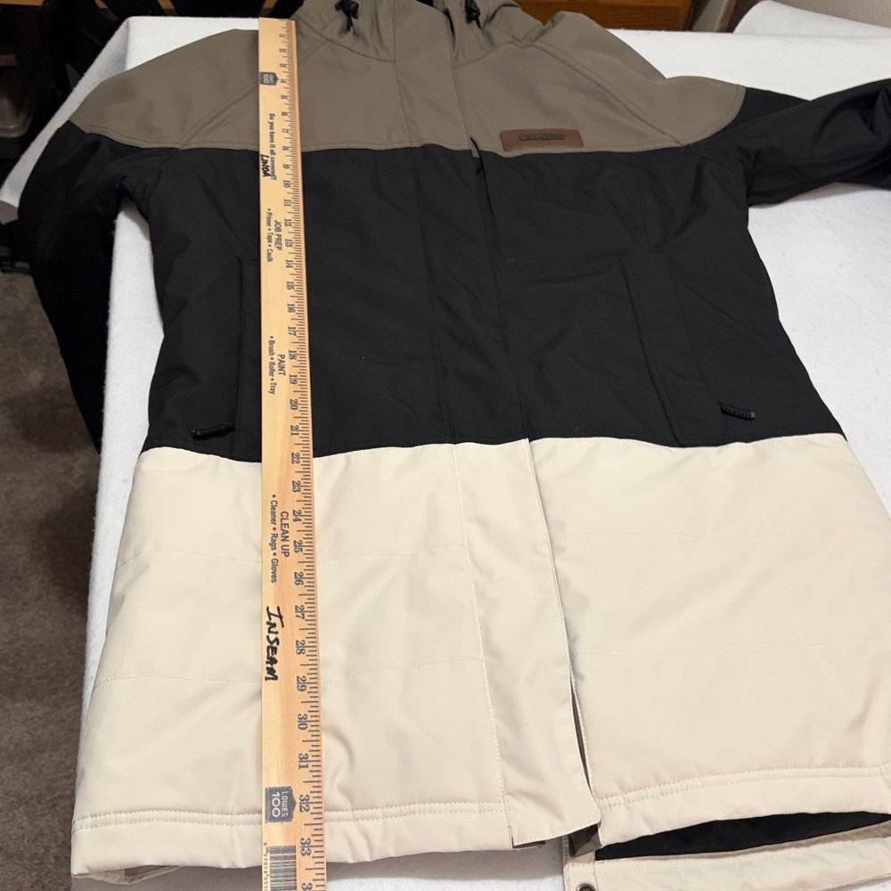 Dakine Women’s Snowboarding Jacket, size large. - Picture 11 of 14